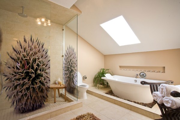 ванная со скошенным потолком